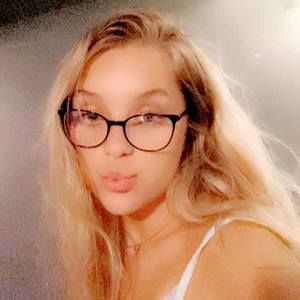 Meet your Posher, Carley